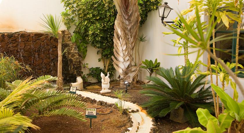 Tuin van Hotel Blue Sea Costa Bastian op Lanzarote